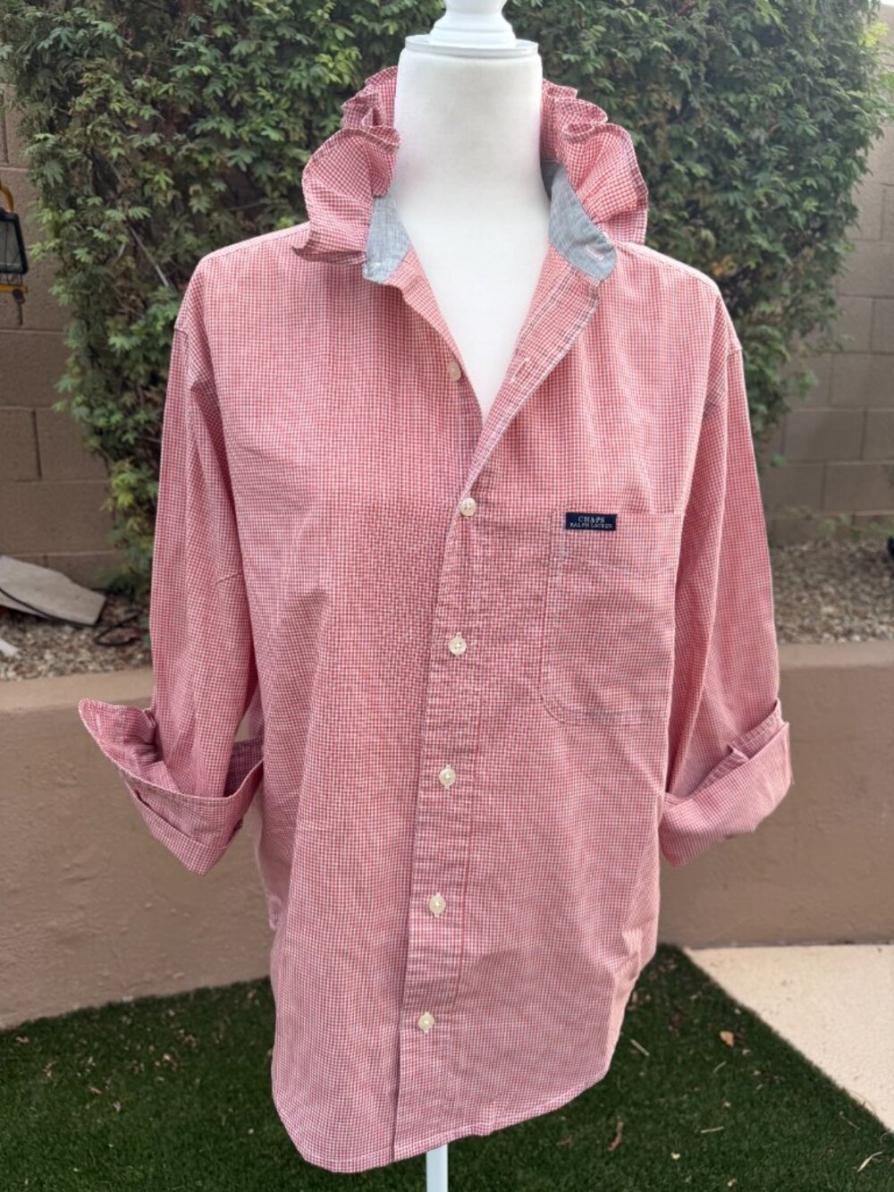 Ruffles, Gingham, super comfortable women's button down CHAPS blouse L - Picture 2 of 7